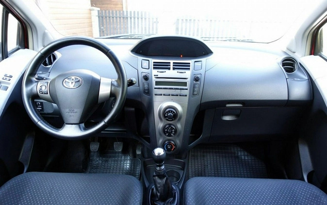 Toyota Yaris cena 19900 przebieg: 192000, rok produkcji 2010 z Pyrzyce małe 121